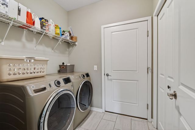 9914 Marnewood Drive, Johnston, IA 50131
