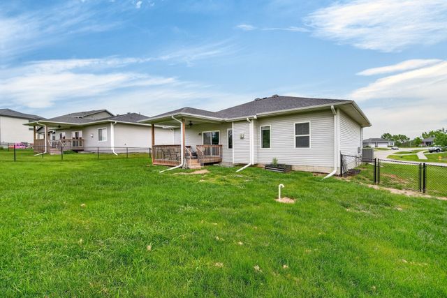 9914 Marnewood Drive, Johnston, IA 50131
