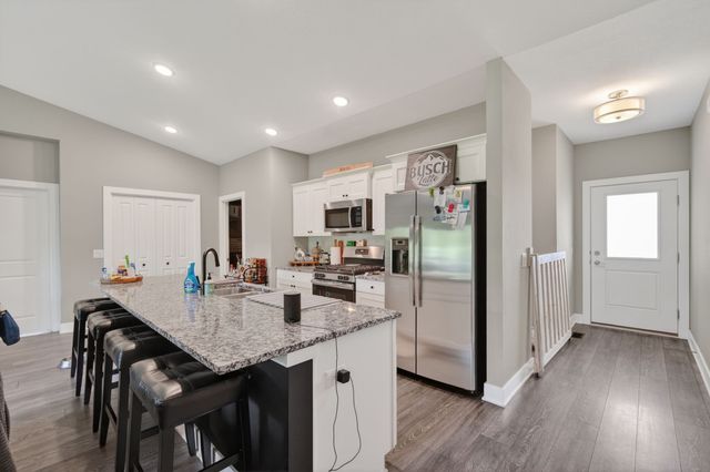 9914 Marnewood Drive, Johnston, IA 50131