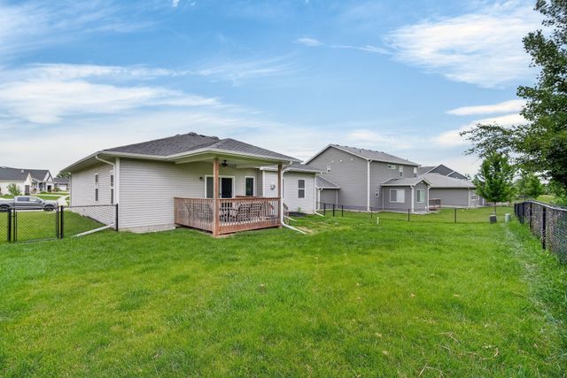 9914 Marnewood Drive, Johnston, IA 50131