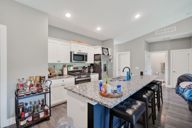 9914 Marnewood Drive, Johnston, IA 50131