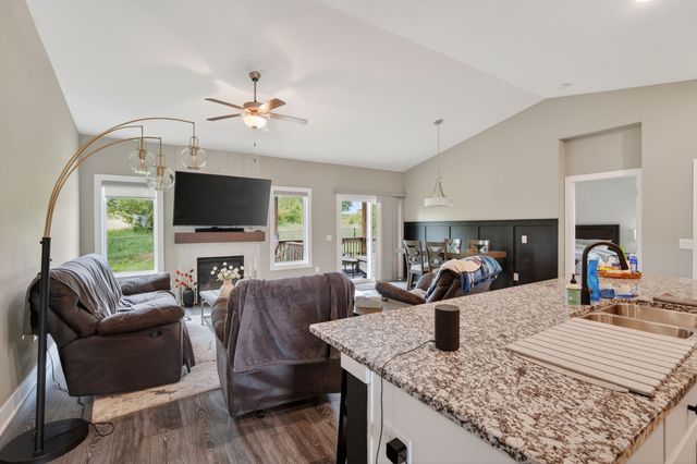 9914 Marnewood Drive, Johnston, IA 50131