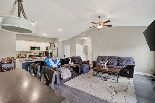 9914 Marnewood Drive, Johnston, IA 50131