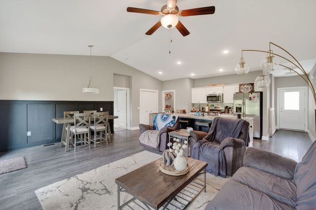 9914 Marnewood Drive, Johnston, IA 50131