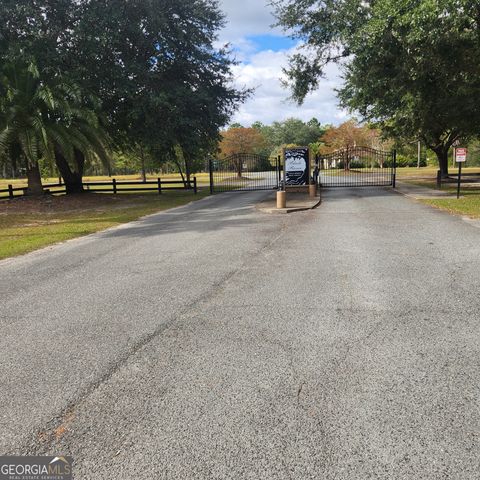 559 Lake Deborah Drive, Folkston, GA 31537