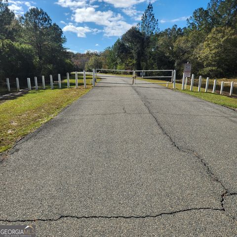 559 Lake Deborah Drive, Folkston, GA 31537