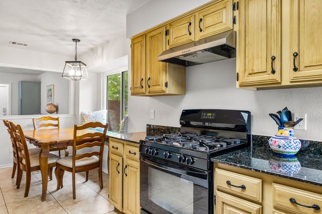 1638 Glencairn Lane, Lewisville, TX 75067