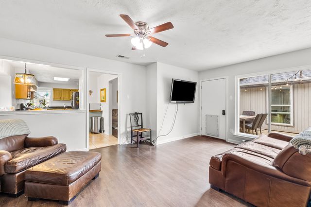 1638 Glencairn Lane, Lewisville, TX 75067