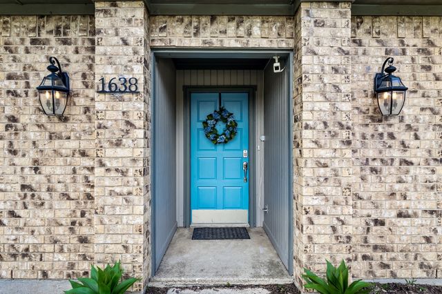 1638 Glencairn Lane, Lewisville, TX 75067