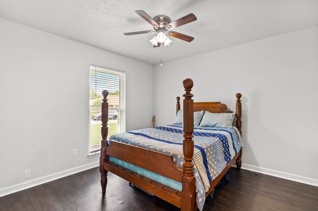 1638 Glencairn Lane, Lewisville, TX 75067