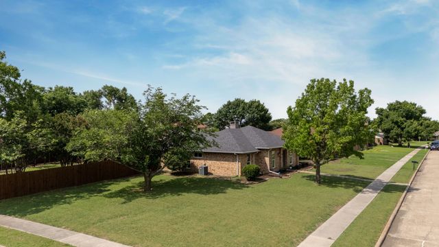 1638 Glencairn Lane, Lewisville, TX 75067