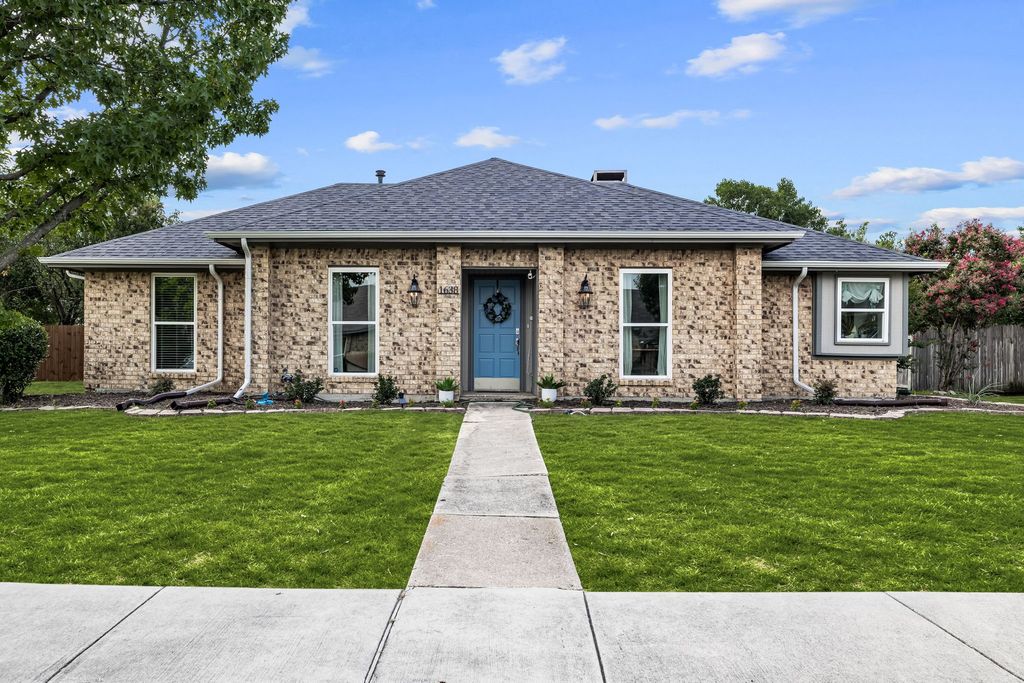 1638 Glencairn Lane, Lewisville, TX 75067