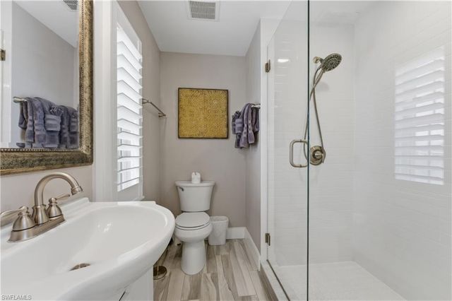 858 SE 1st TER, Cape Coral, FL 33990
