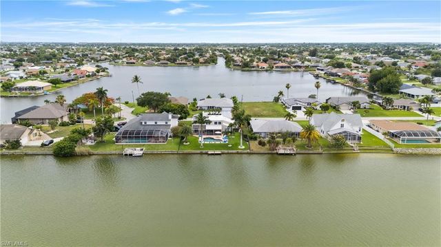 858 SE 1st TER, Cape Coral, FL 33990