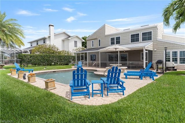 858 SE 1st TER, Cape Coral, FL 33990
