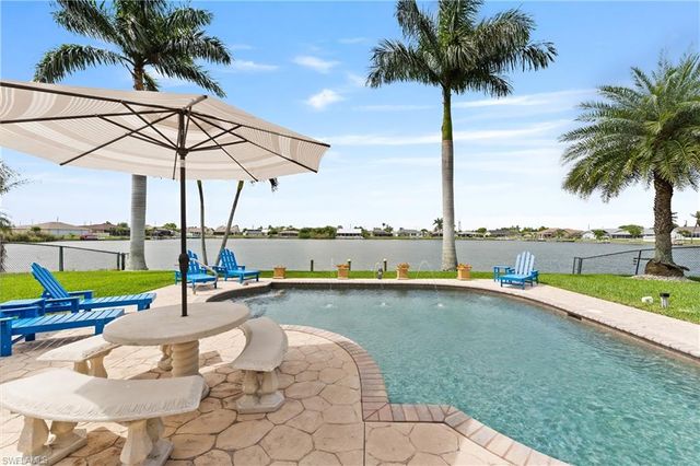 858 SE 1st TER, Cape Coral, FL 33990