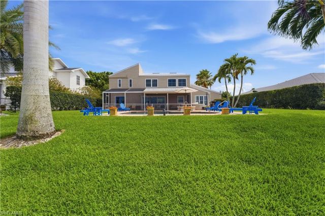858 SE 1st TER, Cape Coral, FL 33990