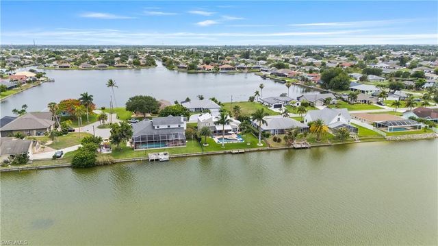 858 SE 1st TER, Cape Coral, FL 33990