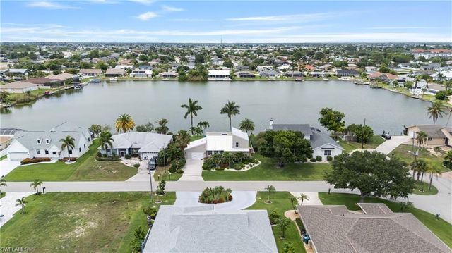 858 SE 1st TER, Cape Coral, FL 33990