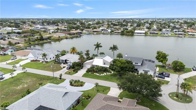 858 SE 1st TER, Cape Coral, FL 33990