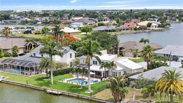 858 SE 1st TER, Cape Coral, FL 33990