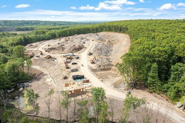 5 Conifer Circle 28, Shrewsbury, MA 01545