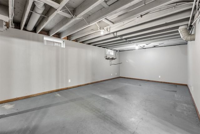 819 G Ave NW, Cedar Rapids, IA 52405