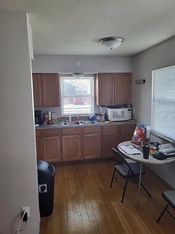 819 G Ave NW, Cedar Rapids, IA 52405