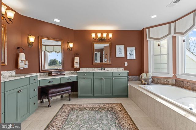 1100 PINEVILLE RD, New Hope, PA 18938