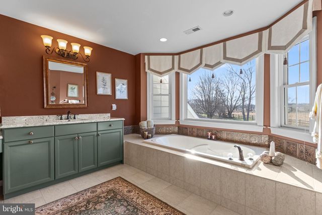 1100 PINEVILLE RD, New Hope, PA 18938