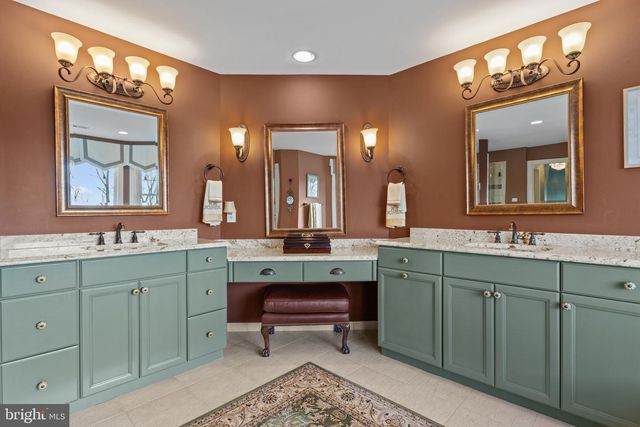 1100 PINEVILLE RD, New Hope, PA 18938