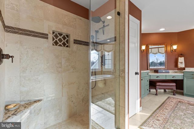 1100 PINEVILLE RD, New Hope, PA 18938