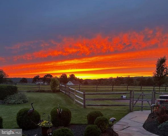 1100 PINEVILLE RD, New Hope, PA 18938