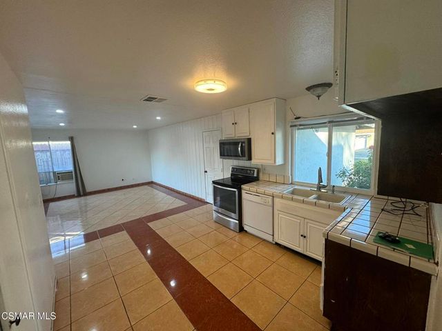 2047 Belmar Court N, Simi Valley, CA 93063