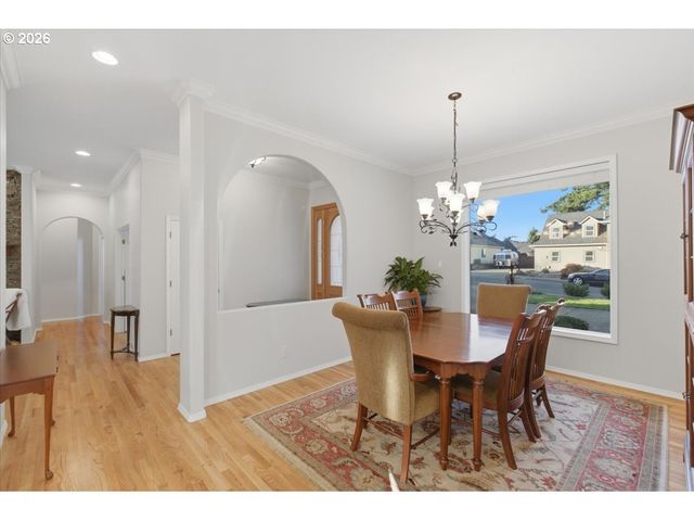 2082 BARRINGTON Ave, Salem, OR 97302