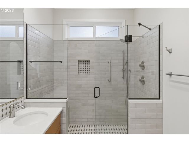 2082 BARRINGTON Ave, Salem, OR 97302