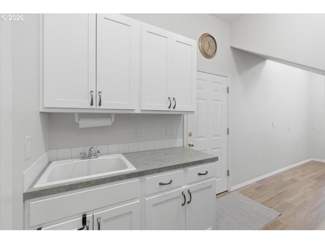 2082 BARRINGTON Ave, Salem, OR 97302