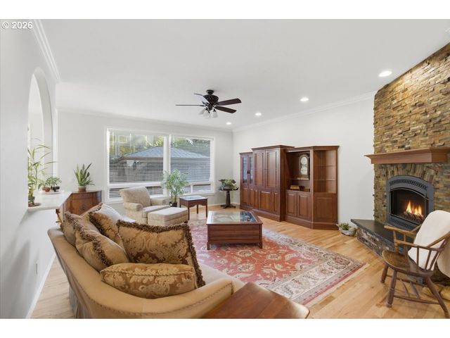 2082 BARRINGTON Ave, Salem, OR 97302