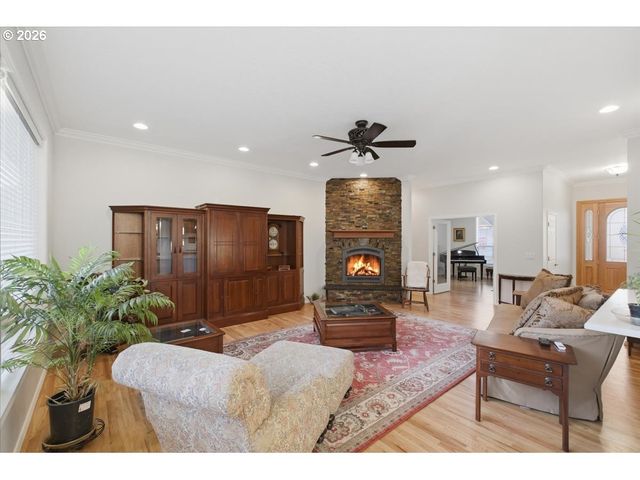 2082 BARRINGTON Ave, Salem, OR 97302