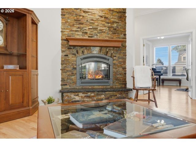 2082 BARRINGTON Ave, Salem, OR 97302