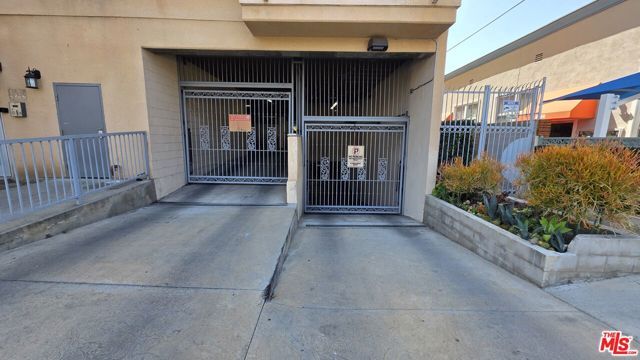 1037 S Fedora Street 204, Los Angeles, CA 90006