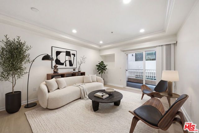 1037 S Fedora Street 204, Los Angeles, CA 90006