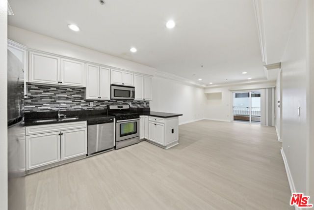 1037 S Fedora Street 204, Los Angeles, CA 90006