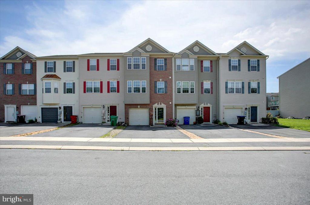 3385 CORNERSTONE CT, Chambersburg, PA 17201