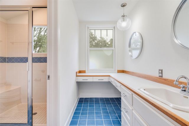 512 E 49th ST A, Austin, TX 78751