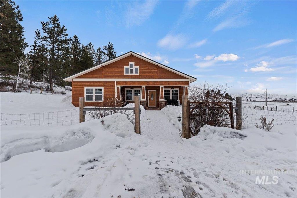 675 W Russell Dr, Prairie, ID 83647