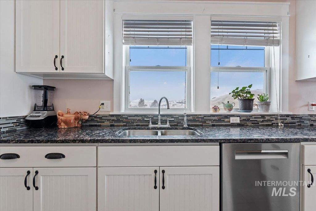 675 W Russell Dr, Prairie, ID 83647 photo 9