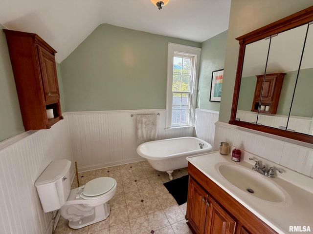 215 N 9TH Street, Petersburg, IL 62675