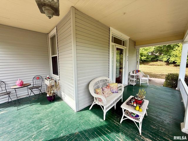 215 N 9TH Street, Petersburg, IL 62675