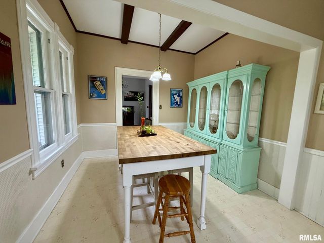 215 N 9TH Street, Petersburg, IL 62675